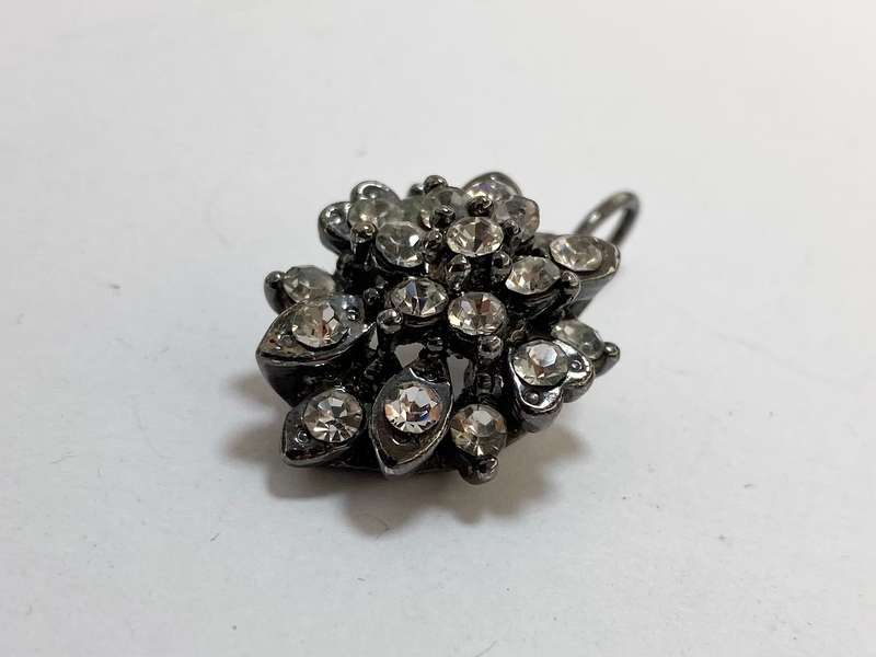 Pendant - Flower with diamante. Gunmetal Colour #ML1242 R195.00 | Dimensions: 33mm x 18mm