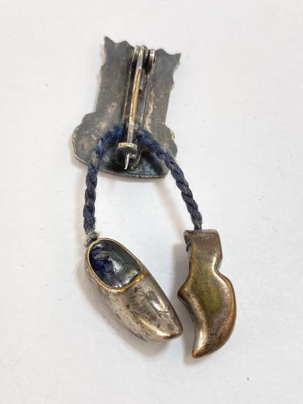 Brooch - Vintage Netherlands Coat of Arms and Dutch Clogs attached. Silver Colour#ML1247 R295.00...