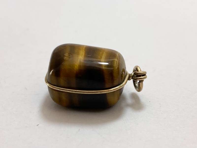 Pendant - Tigers Eye Semi-Precious Polished Stone. Gold Colour Link #ML1260 R250.00 | Dimensions:...