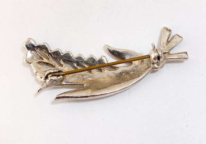 Brooch - Leaf Shape Brooch With Marcasite Stones. Silver Colour #ML1312