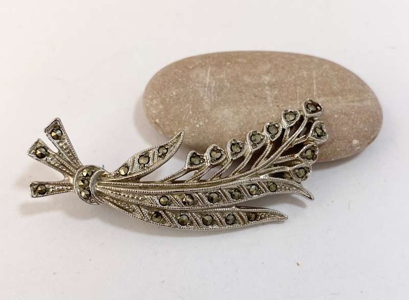 Brooch - Leaf Shape Brooch With Marcasite Stones. Silver Colour #ML1312