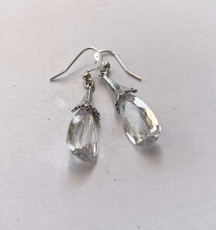 Earrings - Teardrop with Clear Diamante Stone. Silver Colour #ML1321