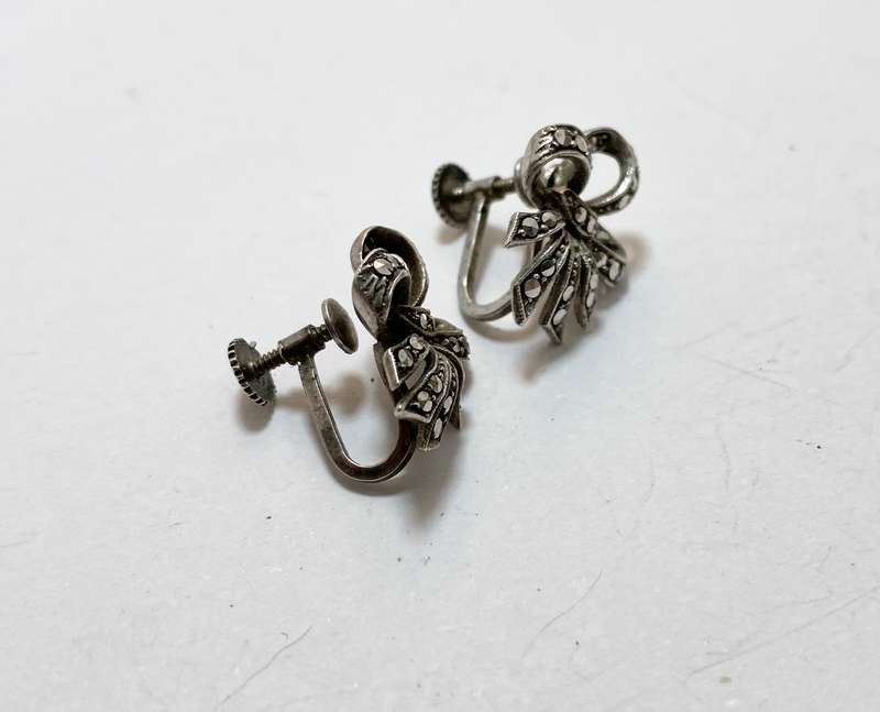 Earrings - Sterling Silver Marcasite Screw-On Earrings. Ribbon Style #ML1364