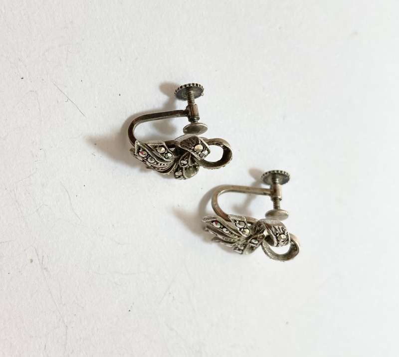 Earrings - Sterling Silver Marcasite Screw-On Earrings. Ribbon Style #ML1364