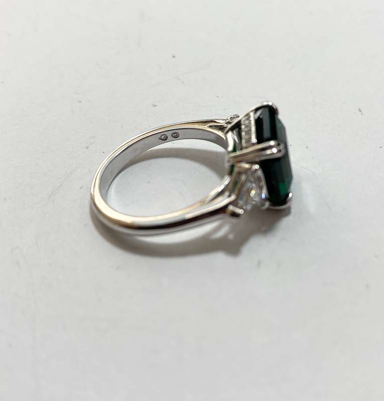 Ring - Swarovski Band With Large Green Square Centre Stone and 2 Side White Diamante. Silver Colo...