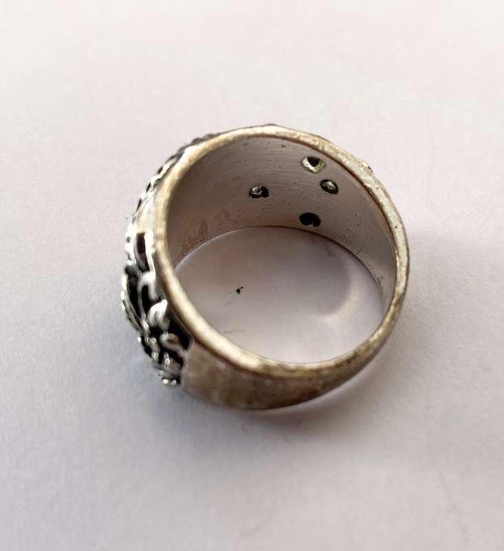 Ring - Yin Yang Sign In Enamel With Leaf Detail. Silver Colour #ML1428