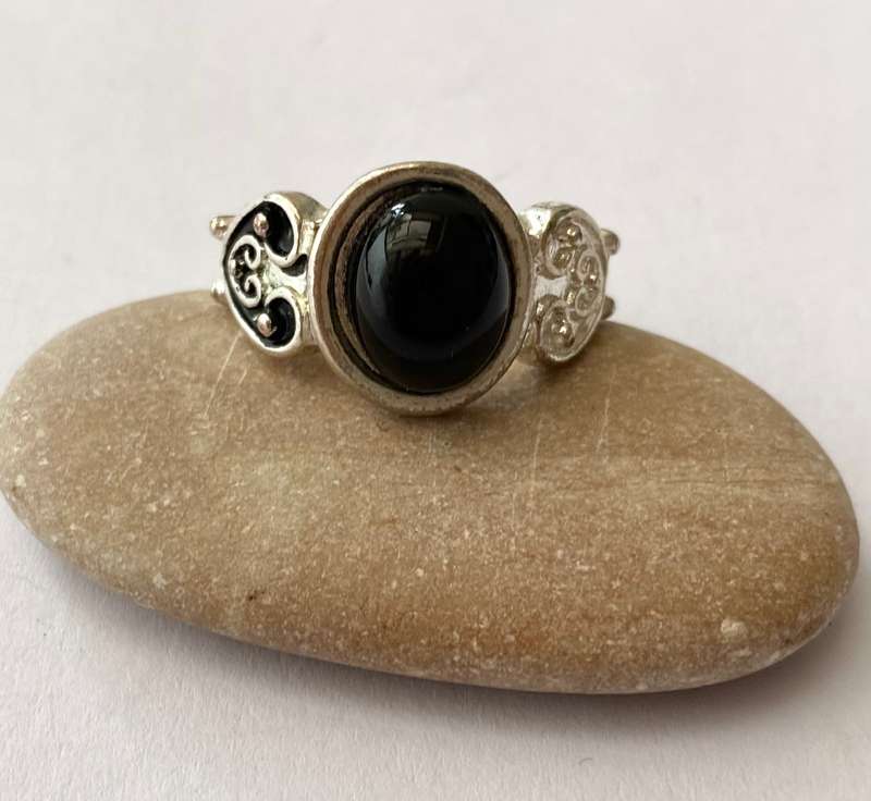 Ring - Band With Black Centre Bead. Silver Colour #ML1437