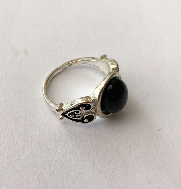 Ring - Band With Black Centre Bead. Silver Colour #ML1437