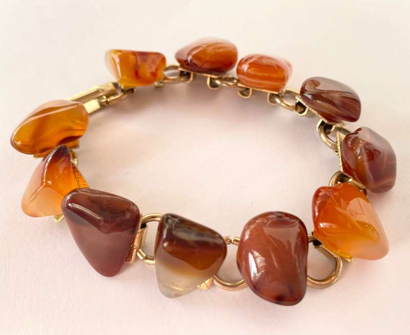 Bracelet - Agate Stones on Gold Coloured Chain #ML1443