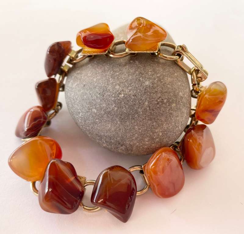 Bracelet - Agate Stones on Gold Coloured Chain #ML1443