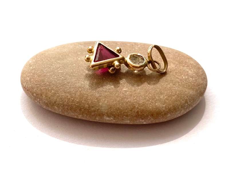 Pendant - 9kt Gold Gem Baby. Girl. Clear and Red Stones. Italy