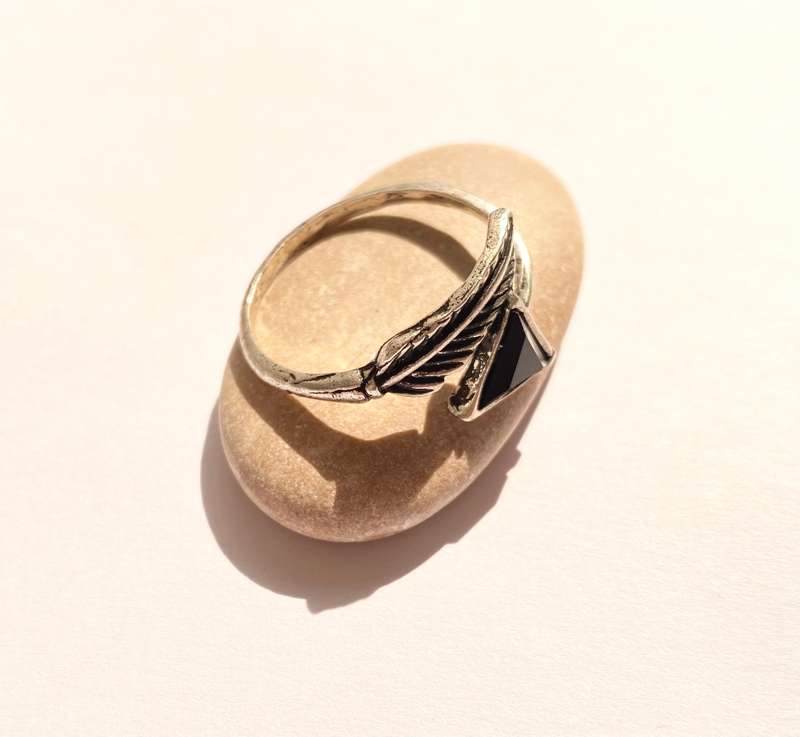 Ring - Black Arrow and Leaf Wrap Band. Silver Colour