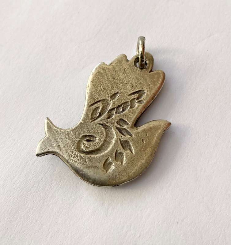 Pendant - Dove Pendant. Dior. Blue Centre Stone. Flower and Leaves. Silver Colour #ML1493