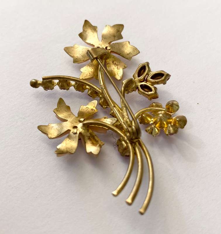 Brooch - Flowers With Pink Diamante and Pink Acrylic Petals. Gold Colour #ML1532
