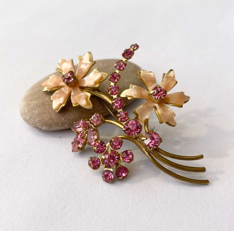 Brooch - Flowers With Pink Diamante and Pink Acrylic Petals. Gold Colour #ML1532