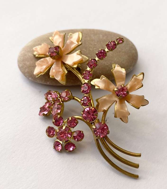 Brooch - Flowers With Pink Diamante and Pink Acrylic Petals. Gold Colour #ML1532