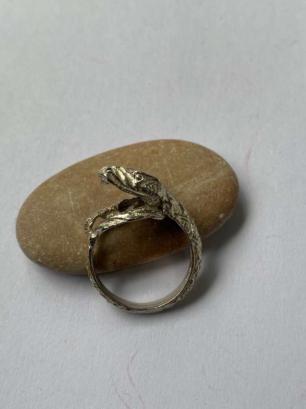 Ring - Sterling Silver Central Snake Head With Tail Along Band #ML1562