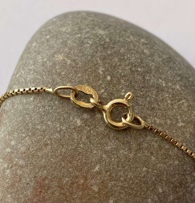 Necklace - Silver Chain With Circular Disk. Diamante Stones Inset #ML1575
