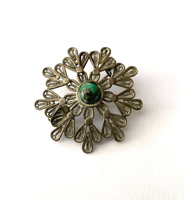 Brooch - Vintage Silver Flower Pattern With Eilat Stone In Centre. Lightweight #ML1607