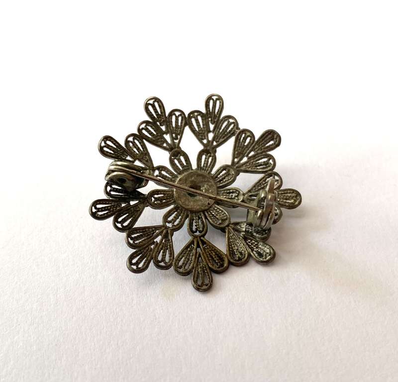 Brooch - Vintage Silver Flower Pattern With Eilat Stone In Centre. Lightweight #ML1607