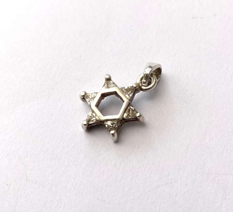Pendant - 925 Silver Star of David (Magen David) with small triangular stones in each point #ML1625