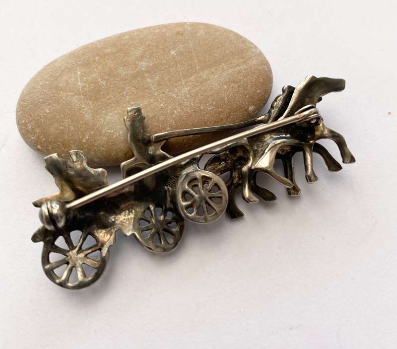 Brooch - Vintage Sterling Silver Enamel Marcasite Horse and Carriage With People #ML1633