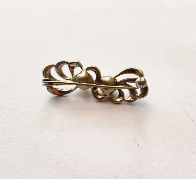 Brooch - Sterling Silver Marcasite Floral Design Brooch With 2 Champagne Pearls In Centre. Pin is...