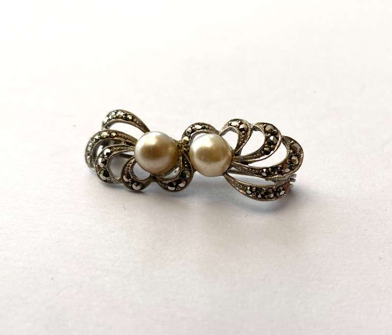Brooch - Sterling Silver Marcasite Floral Design Brooch With 2 Champagne Pearls In Centre. Pin is...