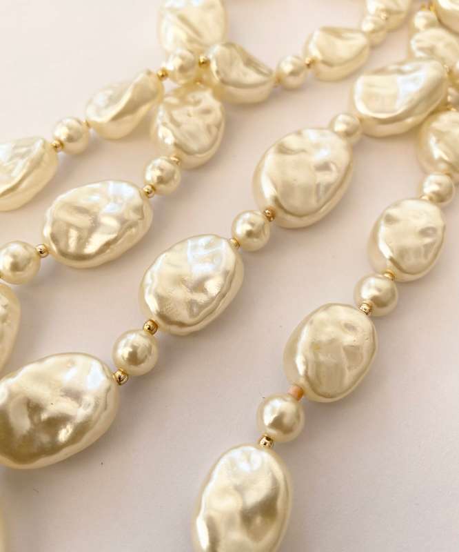 Necklace - String Pearly Beads of Different Sizes and Shapes. Baroque Style #ML1652