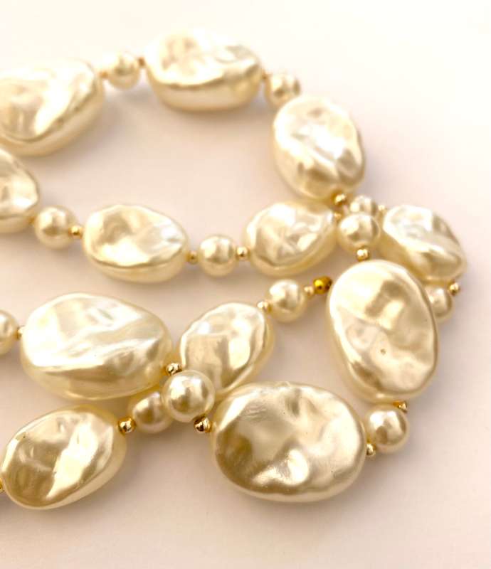 Necklace - String Pearly Beads of Different Sizes and Shapes. Baroque Style #ML1652