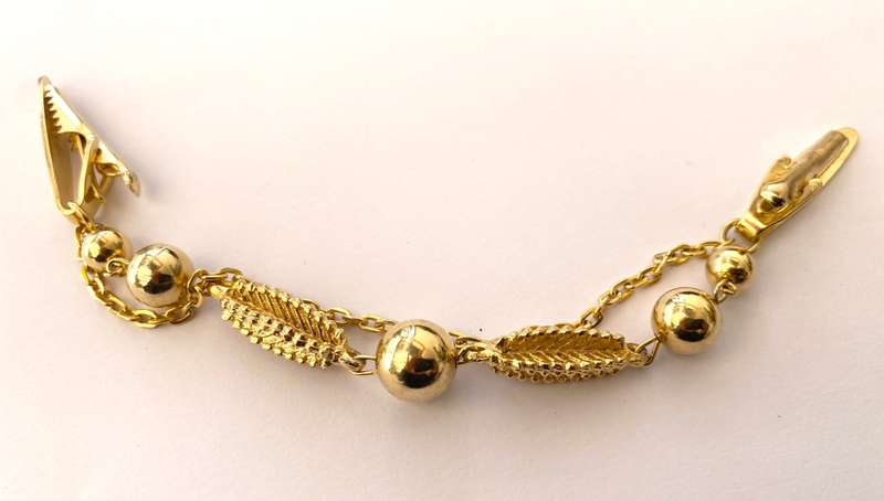 Collar Clip - Vintage Clip With Patterns Chain. Gold Colour #ML1654