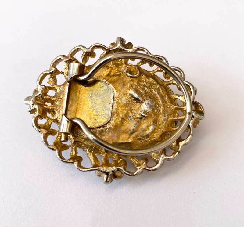 Scarf Clip - Vintage Central Pearly Bead Set On Gold Colour. Floral Pattern Border #ML1678