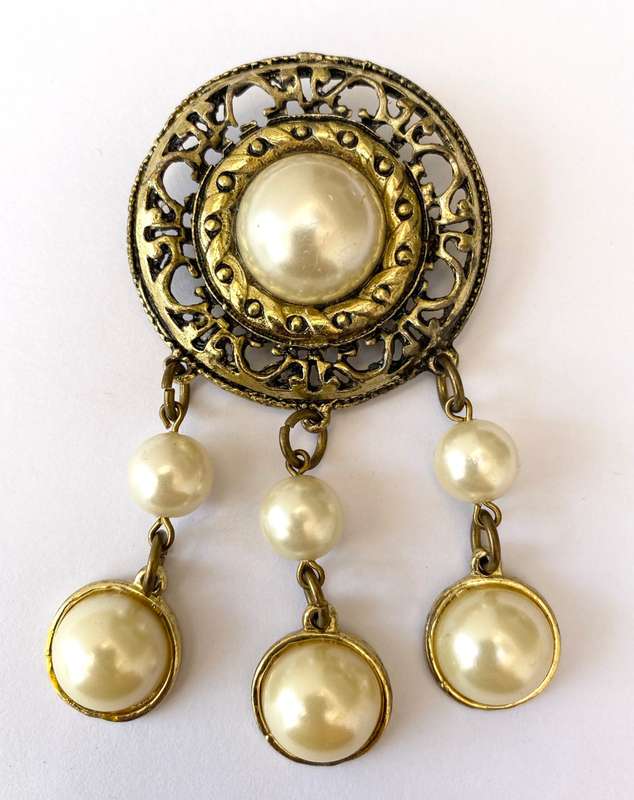 Brooch - Large Round Disk With Pearly Bead In Centre. 3 Hanging Pendants With Pearly Bead On End....