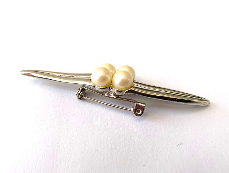 Brooch - 4 Pearly Beads On Silver Plated Wavy Strips #ML1687