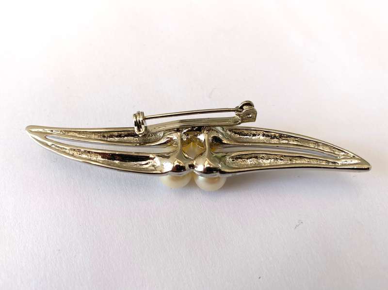 Brooch - 4 Pearly Beads On Silver Plated Wavy Strips #ML1687