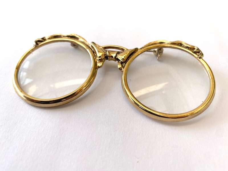 Brooch - Vintage Spectacles With Round Glass Lenses. Gold Colour #ML1690