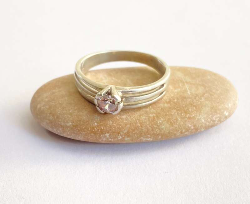 Ring - Silver Engagement Style Ring With Clear Stone Set In Centre #ML1695