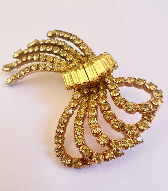 Brooch - Bow Shape Brooch With Atrine Coloured Stones(Different Sizes) ML1709