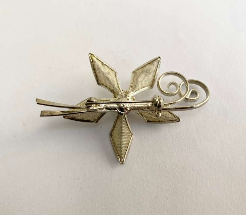 Brooch - 5 Petal Flower With Silver Mesh and Twirly Leaves #ML1702