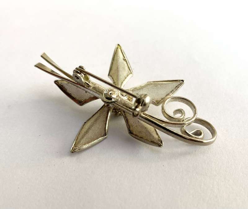 Brooch - 5 Petal Flower With Silver Mesh and Twirly Leaves #ML1702