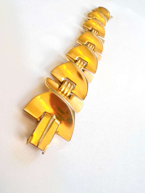 Bracelet - Chunky Gold Tone Bracelet With Links With "Topez" Stamped ML1711