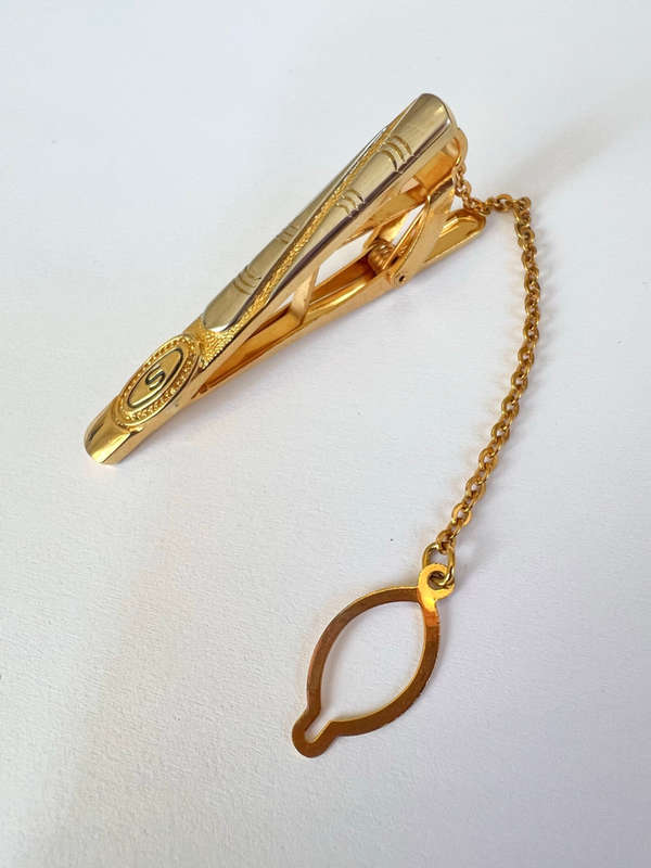 Tie Clip With Design And Safety Clasp (Gold Filled). Stamped 24KGF ML1712