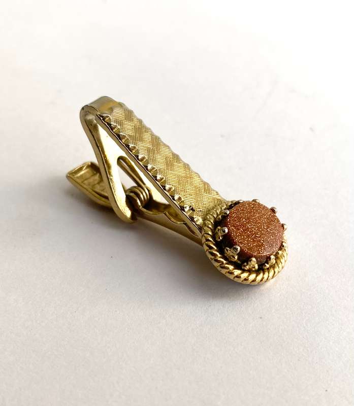 Scarf Clip - Central Salmon Coloured Circular Stone Set In Claws. Gold Colour Clip #ML1705