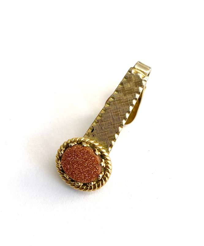 Scarf Clip - Central Salmon Coloured Circular Stone Set In Claws. Gold Colour Clip #ML1705