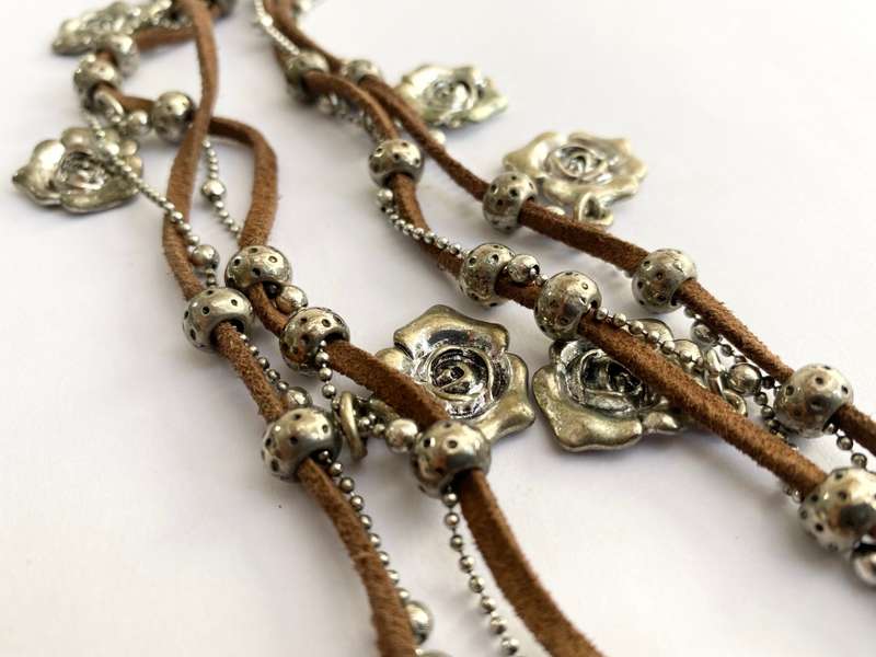 Necklace - Leather Tong and Silver Colour Chain With Pretty Silver Flowers Hanging Off Chain #ML1706
