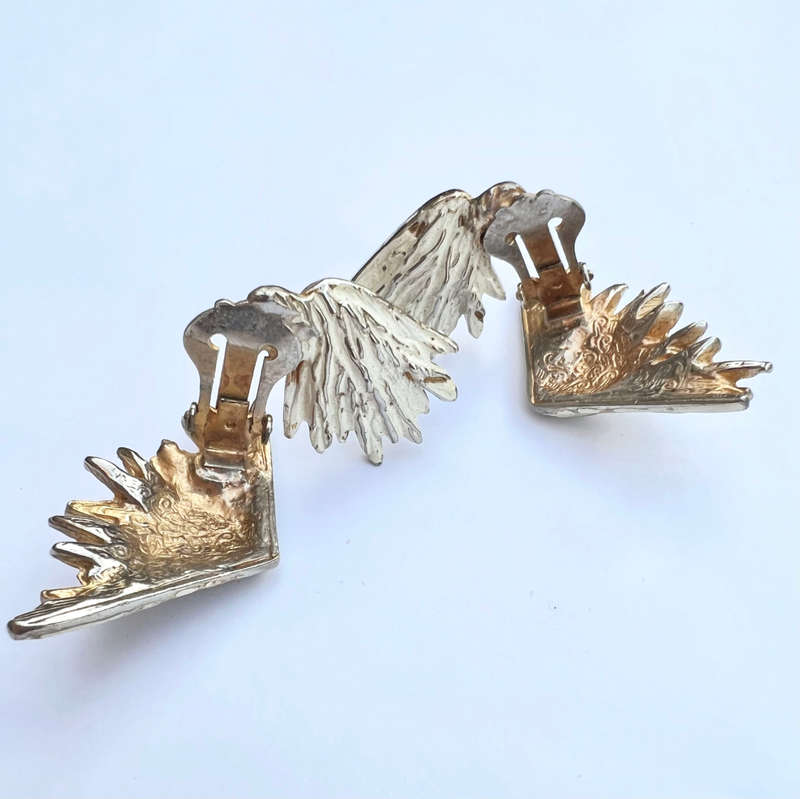 Earrings- Vintage Retro Cream and Gold Tone Unusual Bird Wing Shape Clip on Earrings