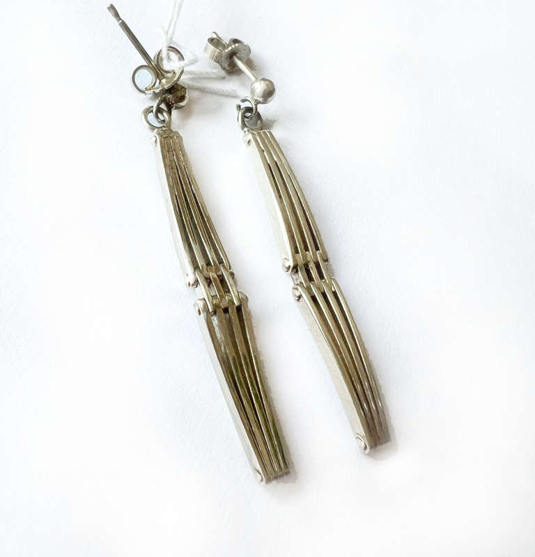 Earrings - Silver Tone Drop Design ML078