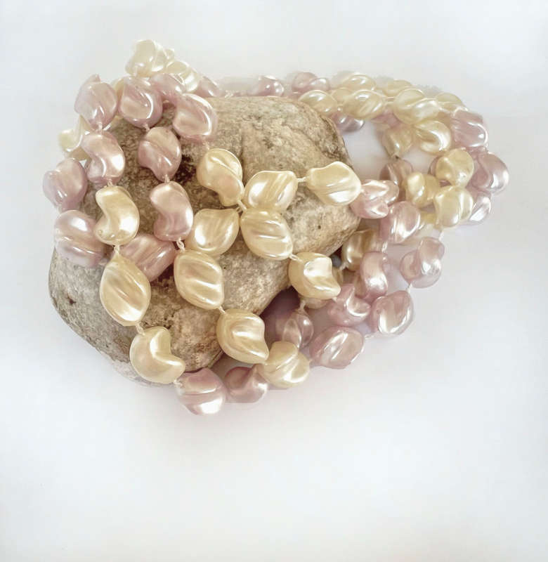 Necklace - String "Baroque" Style. Pink and white Pearly Beads ML1727