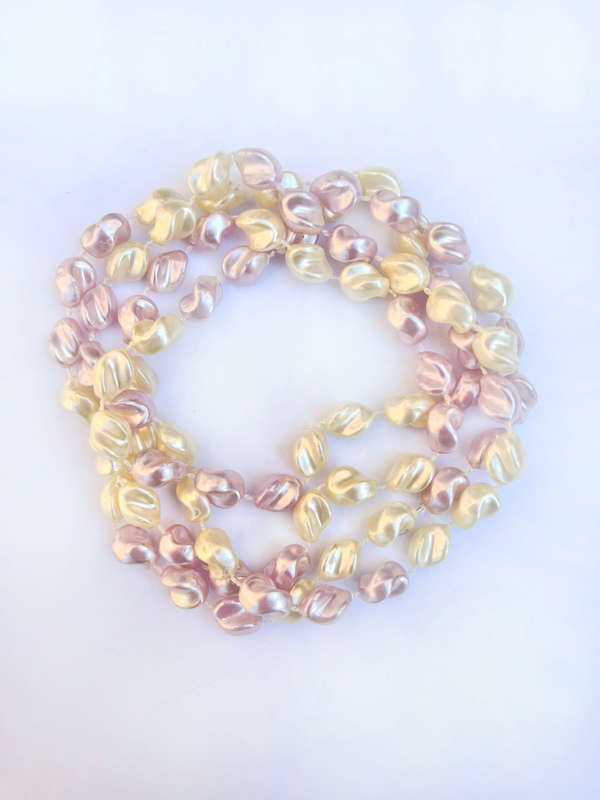 Necklace - String "Baroque" Style. Pink and white Pearly Beads ML1727