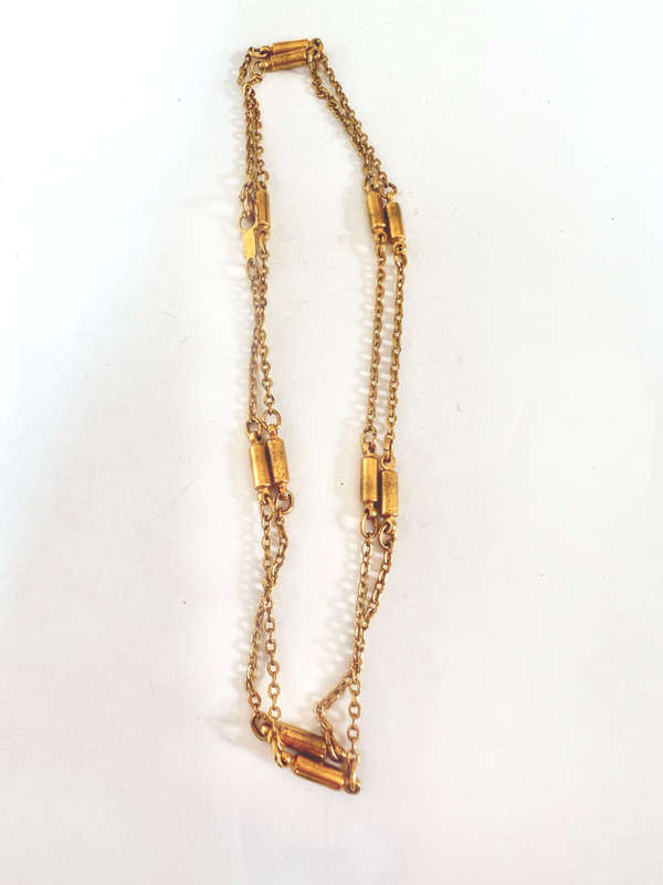 Necklace - Magnetic Necklace Chain With small Bars In between. Gold Tone ML1736